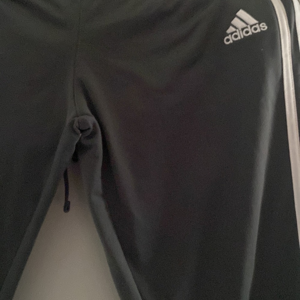 Adidas jogger - Picture 2 of 3